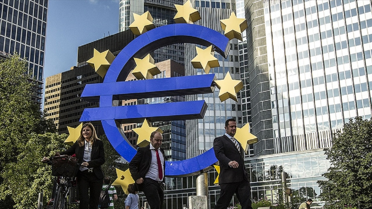 Avrupa Merkez Bankası ve Euro sembolü