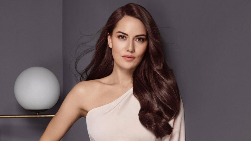 Fahriye Evcen pozu