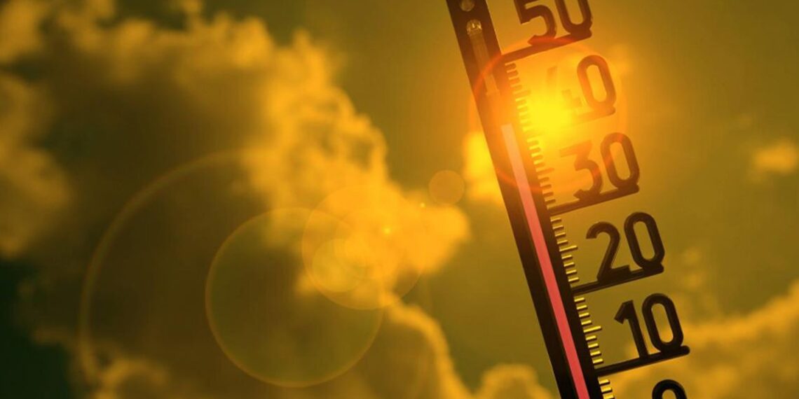 Güneşi bir hava ve sıcaklığı gösteren termometre