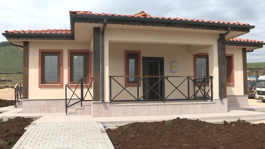 Hatay'da Köy Tipi Afet Evleri Teslime Hazırlanıyor